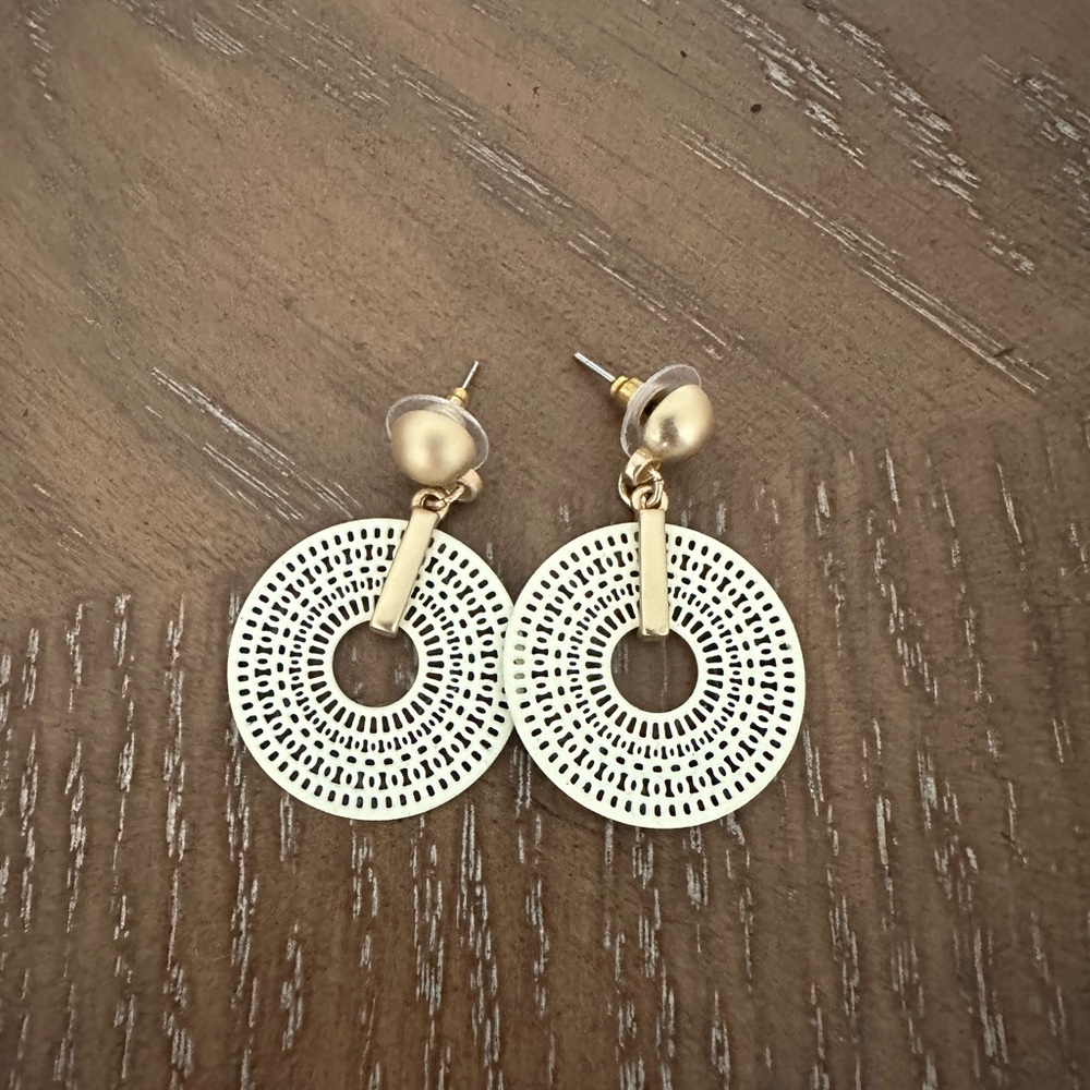 Francesca's Gold Circle Earrings